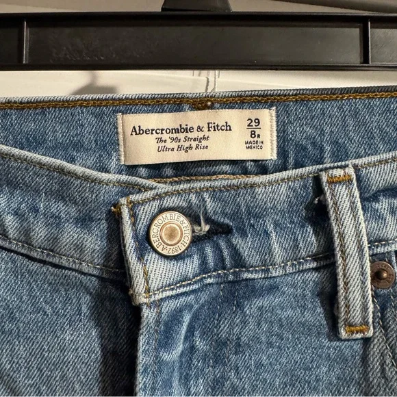 NWOT Abercrombie & Fitch The 90’s Straight Ultra High Rise Curve Love Denim Jean - Picture 1 of 5